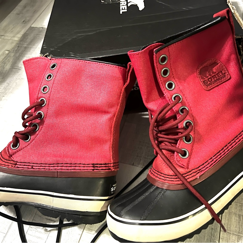 Woman’s Sorel waterproof boots - Picture 3 of 6